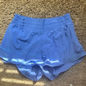 Lululemon High Rise Hotty Hots size 4 2.5 inch!